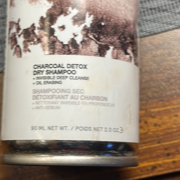 IGK First Class Charcoal Detox Dry Shampoo - Picture 8 of 9